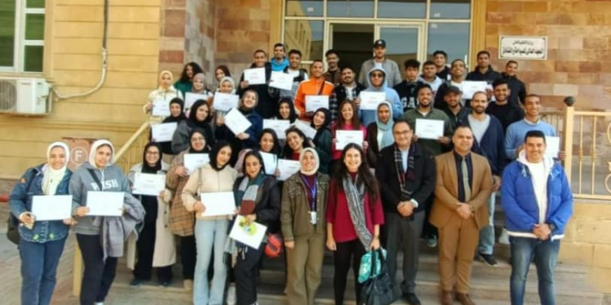 حرص المعهد على تعزيز المهارات الشخصية والاجتماعية للطلاب