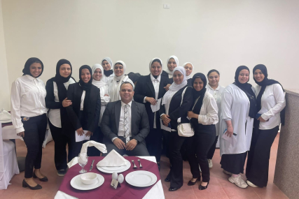 متابعة الاختبارات العملية لمقرر خدمة المطاعم